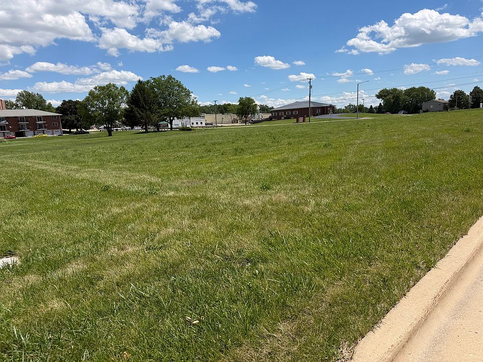 2nd image of 0 W Lawn Ave