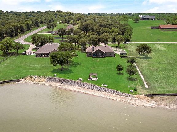3rd image of 413 Meandering Way