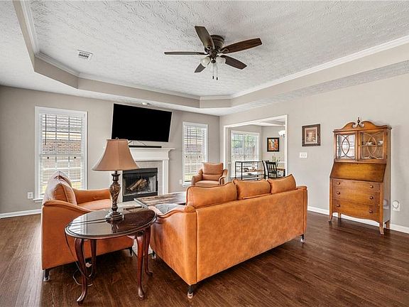 4th image of 84 Lincolnshire Ln