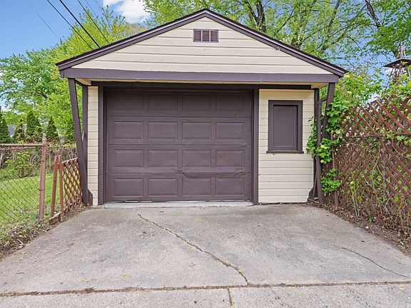 5th image of 22622 Sharrow Ave