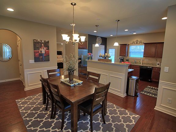 5th image of 319 Stratford Park Blvd
