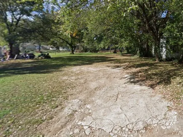 108 Warwick St, Coffeyville, KS 67337