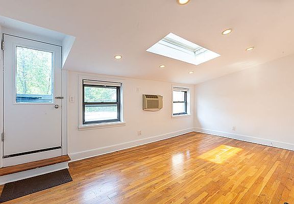 4th image of 859 President St #5F