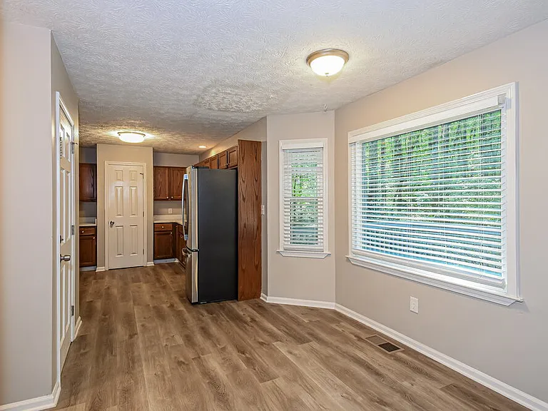 650 Kurtz Rd — Photo 9