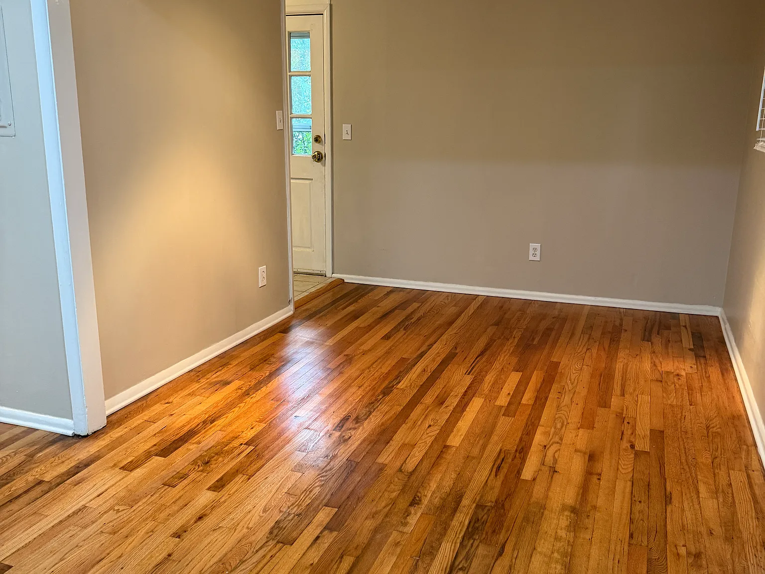 3 bed, 1026 sqft, $2,200 — Photo 3