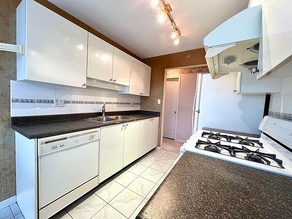 5th image of 8238 Saba Rd #501