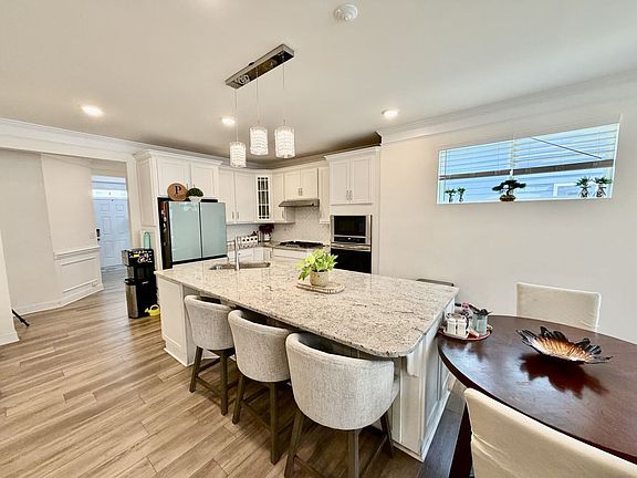 4th image of 3851 Center Place Dr