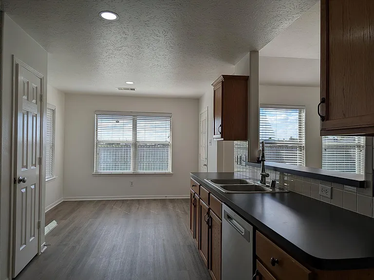 5618 Savannah Woods Ln — Photo 27