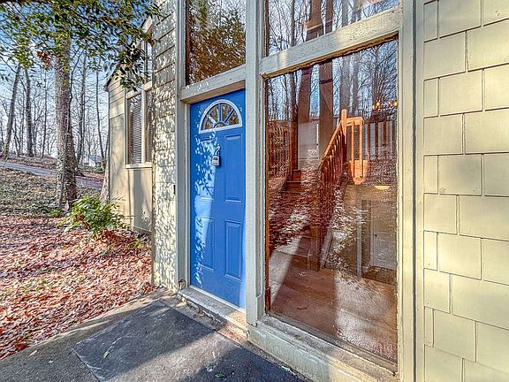3rd image of 1543 Hillhaven Dr
