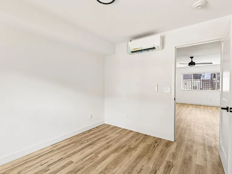 The Crest |NEWLY Renovated Studios, Lofts, 1, 2 & 3 Bedroom Homes Near the Beach — Photo 74
