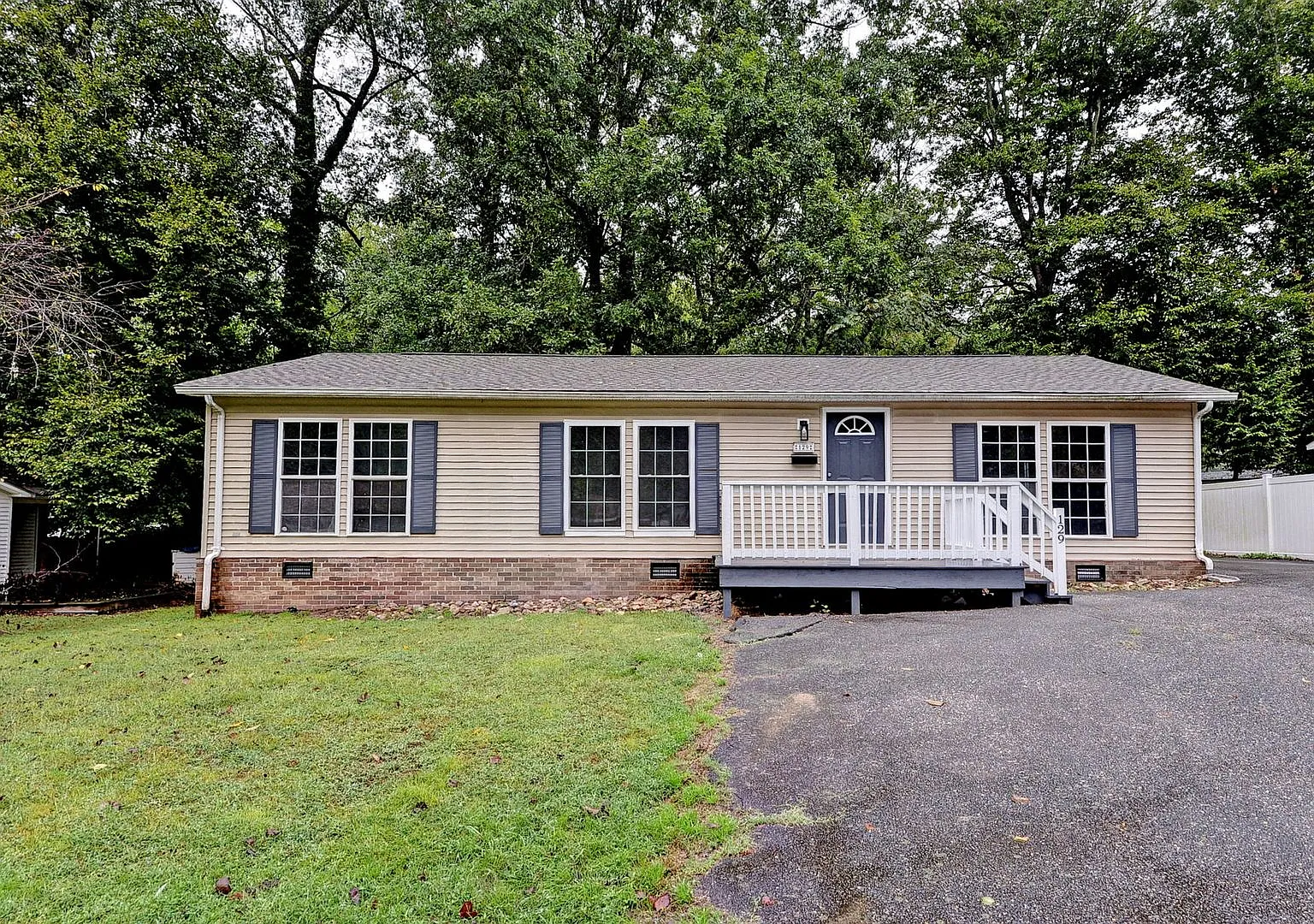 Cozy & Updated 3-Bedroom Home One Level Living! Available NOW! — Photo 1