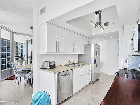 5th image of 17375 Collins Ave #2002