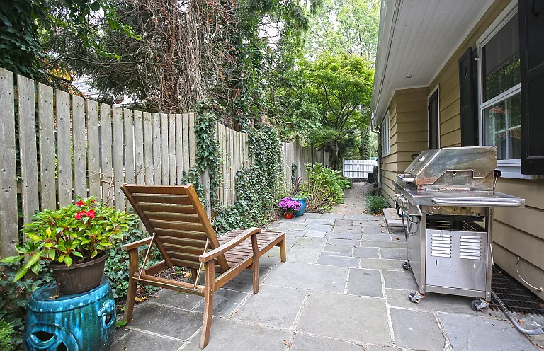 52 Hobart Ave — Photo 24