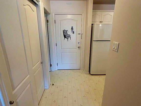 4th image of 9028 S Alberta Ave #207