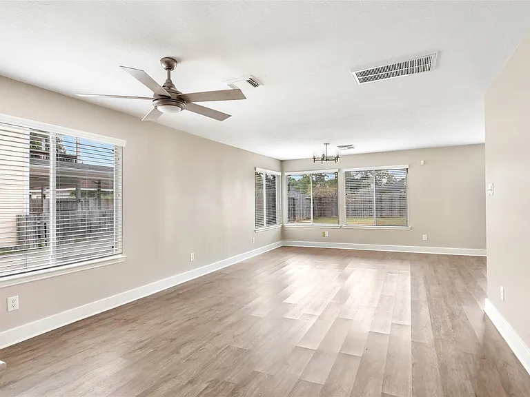 19106 Spruce Bough Ln — Photo 17