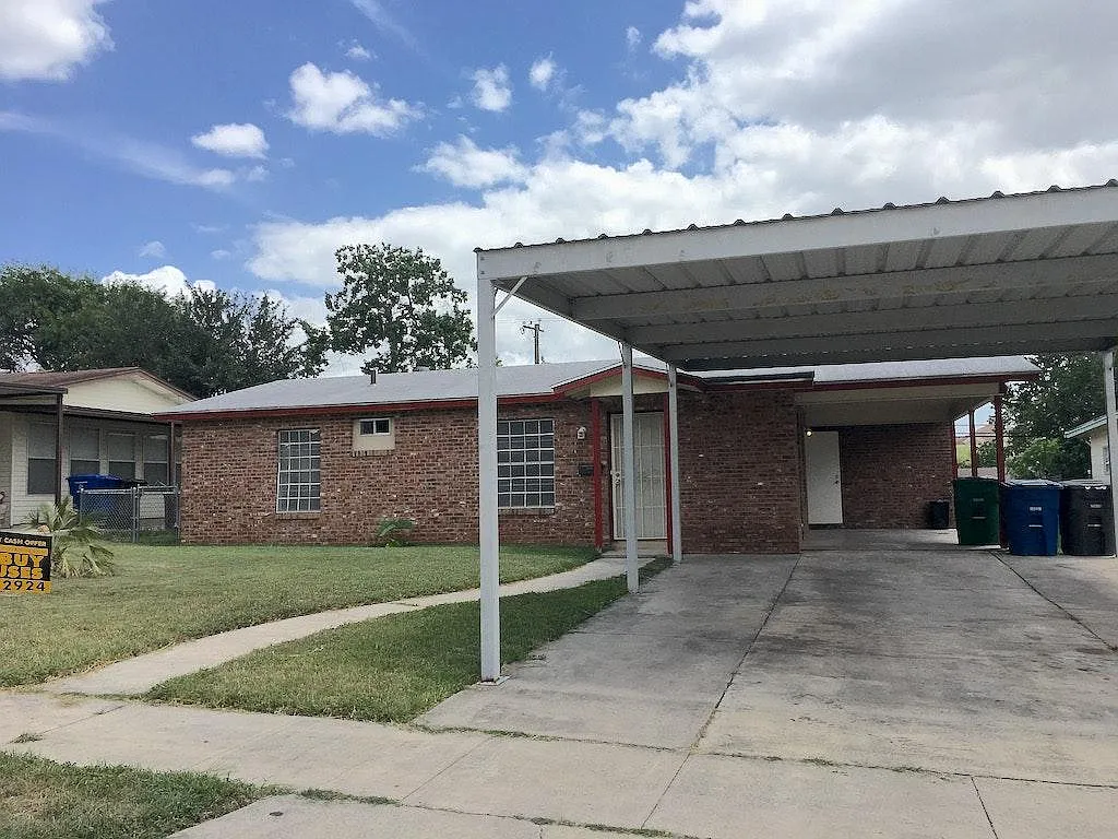 3 bed, 1600 sqft, $1,700 — Photo 3