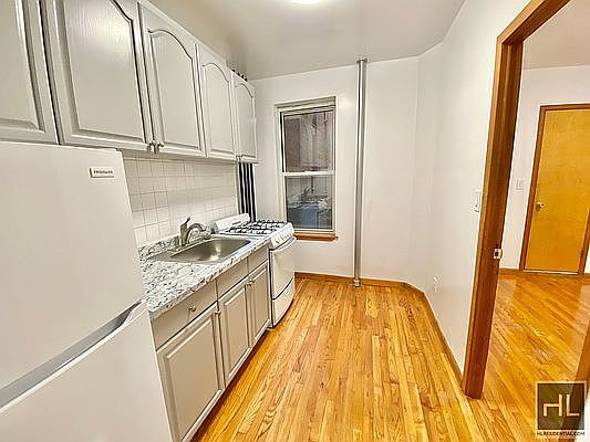 4th image of 328 E 9th St APT 3A