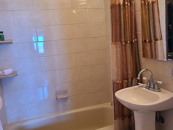 5th image of 4466 W Pine Blvd APT 18E