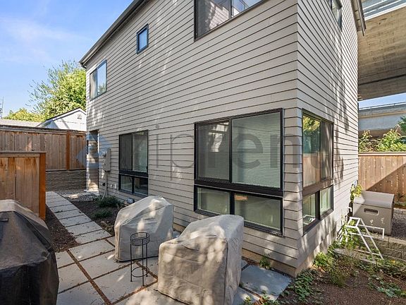 2nd image of 4028 5th Ave NE