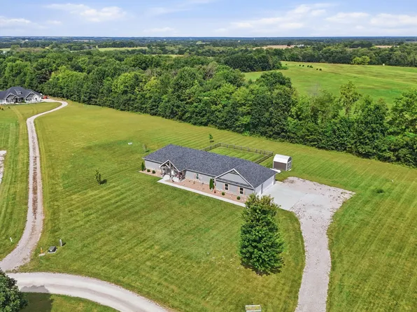 301 Morningside Ln, Fayette, MO 65248