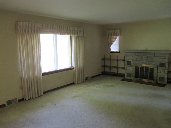 3rd image of 1795 N Fairview Dr