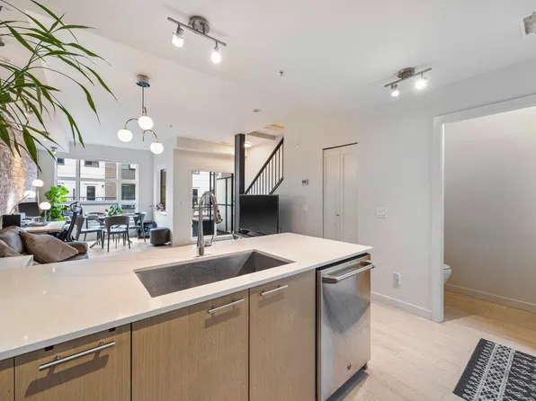 95 Moody St #334, Pt Moody, BC V3H 0H2