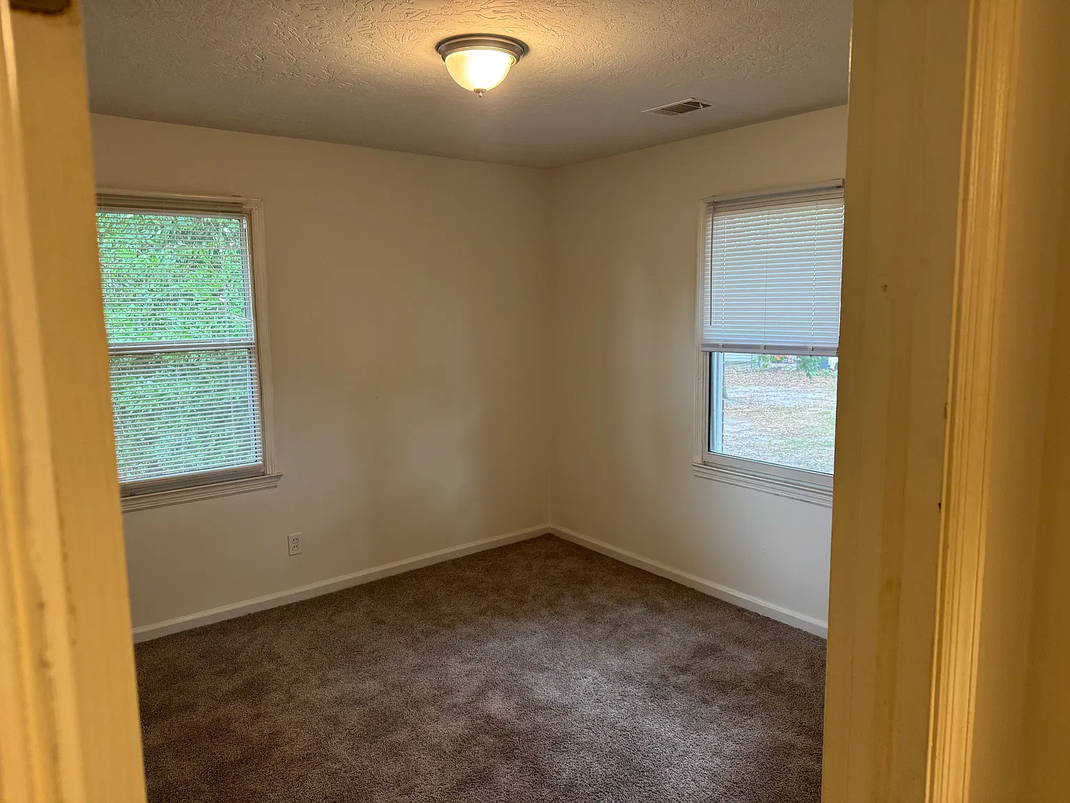 3 bed, 1128 sqft, $1,390 — Photo 4