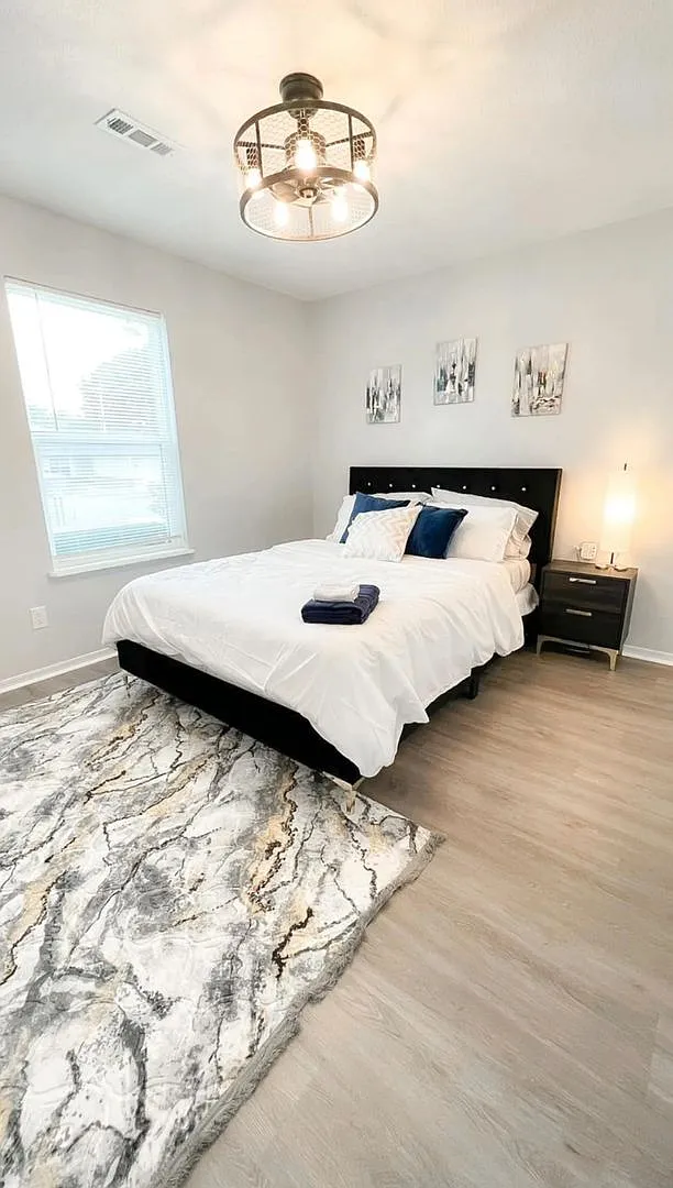 2010 Cypress Pl — Photo 4