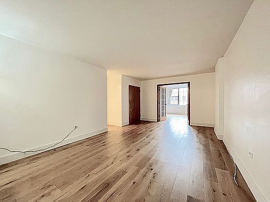 3rd image of 222 W 14th St APT 5A