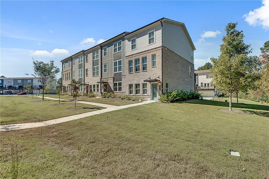 3 bed, 2.5 bath, 2113 sqft, $2,500 — Photo 1