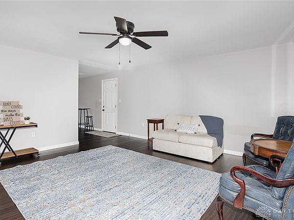 3rd image of 208 Brookside Dr
