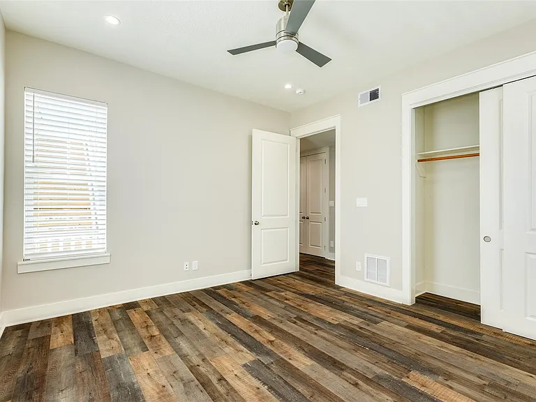 3228 Avenue R #1 — Photo 17