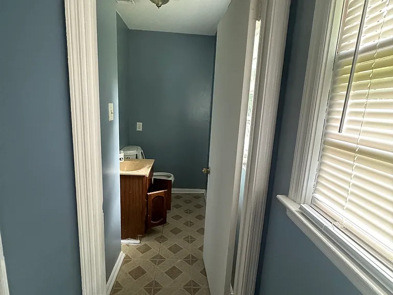 4300 Essex Rd — Photo 10