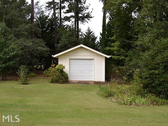 5th image of 590 Oak Dr NW