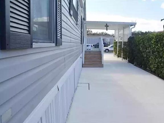 4th image of 24 Holly Dr