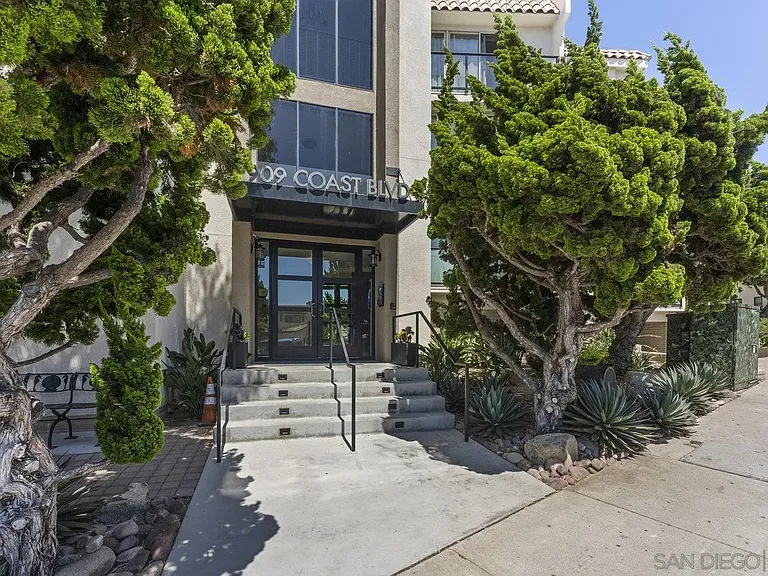 909 Coast Blvd #6 — Photo 27