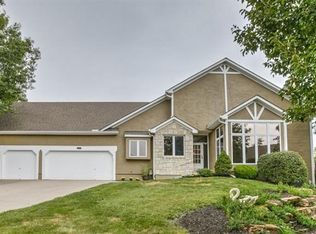 123 Pointe Dr, Kansas City, MO 64116