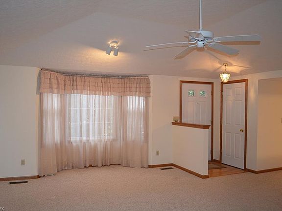 5th image of 18423 Woodhaven Dr