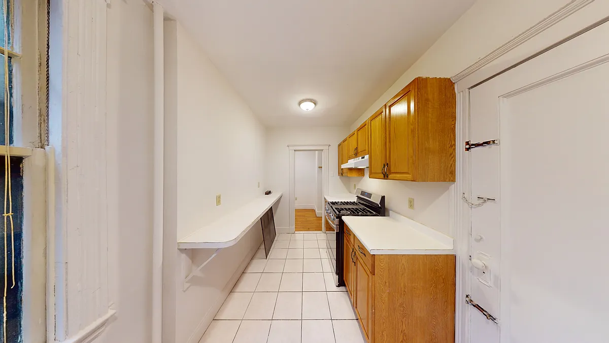 Photo 2 of 12 - 32 Sidlaw Rd #7 - Boston, MA Building Photo - 32 Sidlaw Rd #7