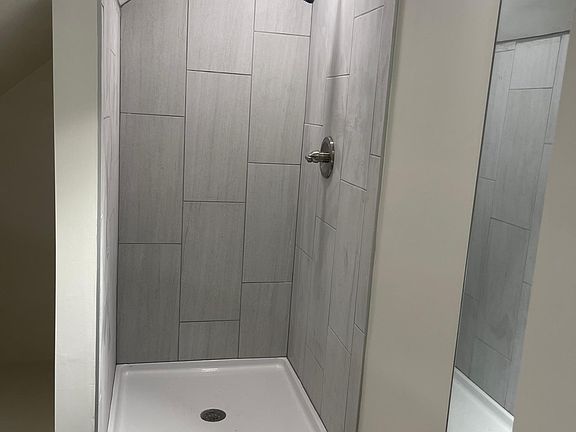 4th image of 1427 Wyandotte Ave APT 3