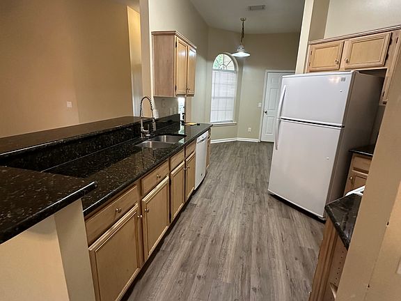 4th image of 104 Saint Helena Ct