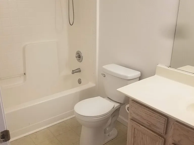 612 Laurel St — Photo 5