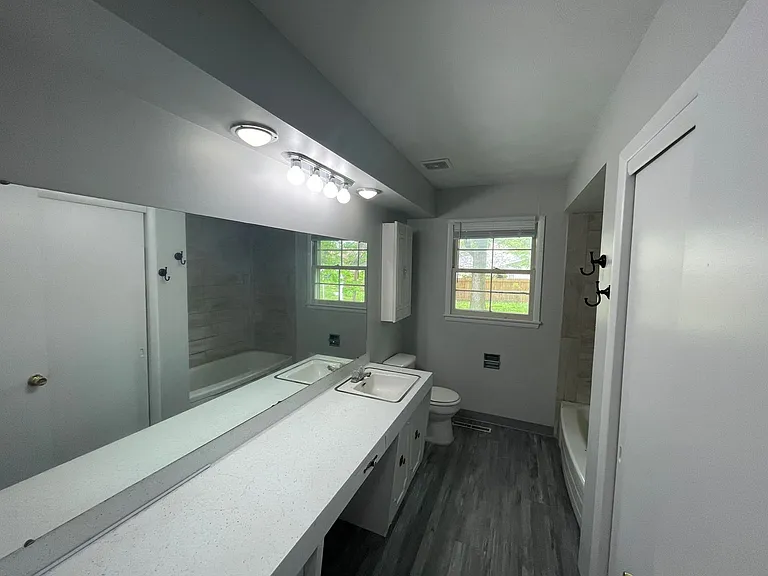 2221 S Virginia Ave — Photo 18
