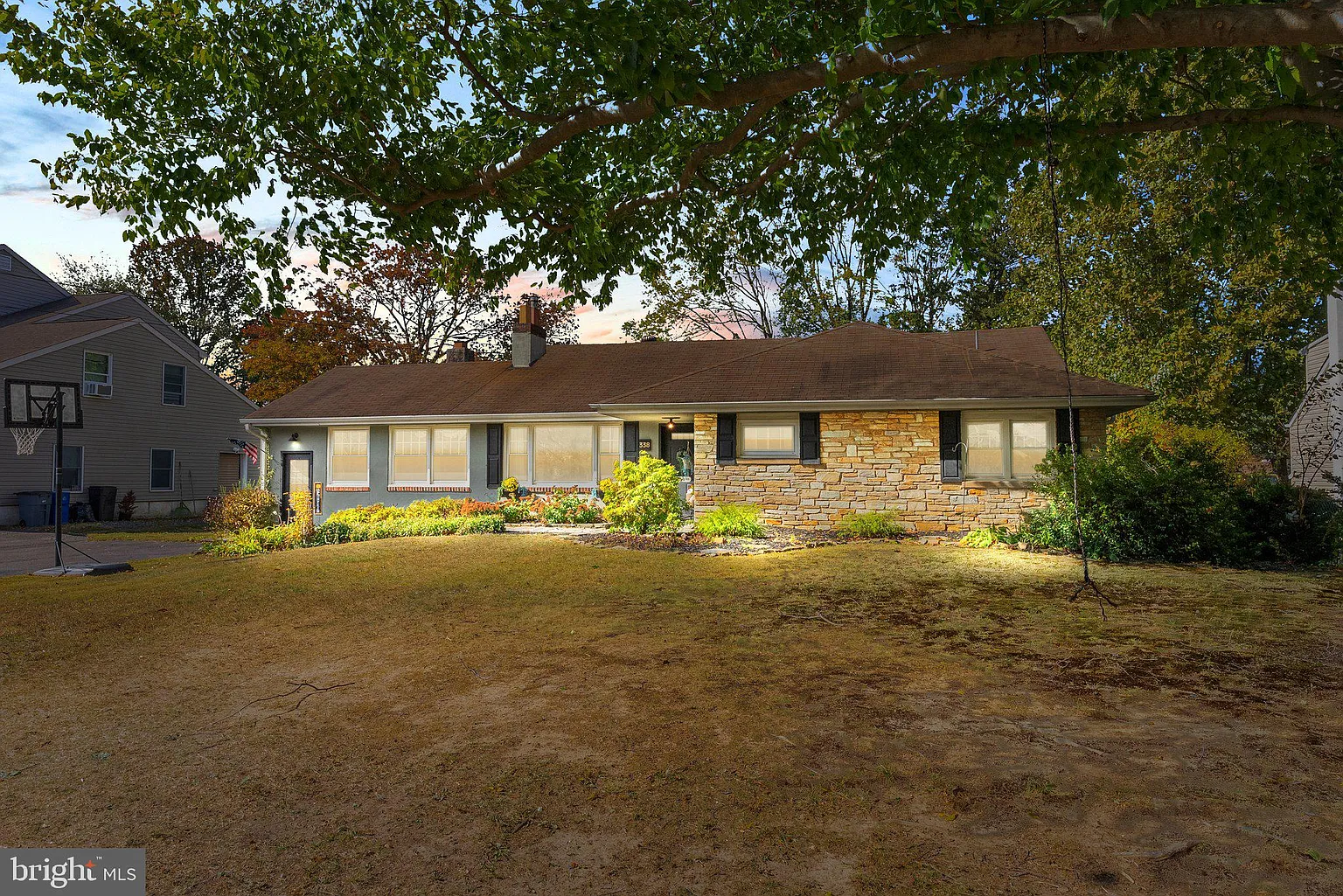338 Parkview Ave photo 1