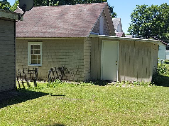 Garage/shed from back yard