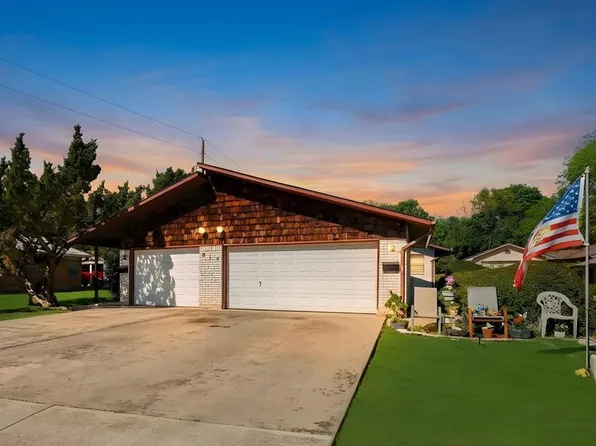 818 Lois St, Kerrville, TX 78028