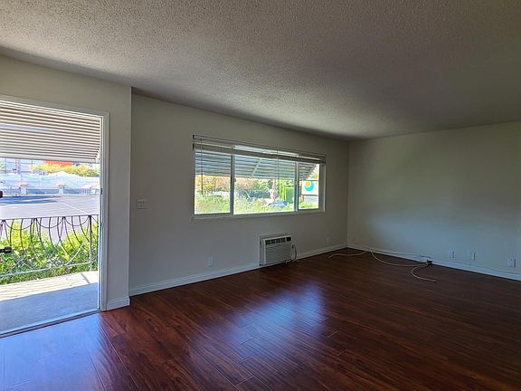 3rd image of 2842 Nina St APT 4