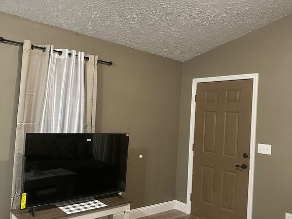 cathedral ceilings in common area. new TV with wifi