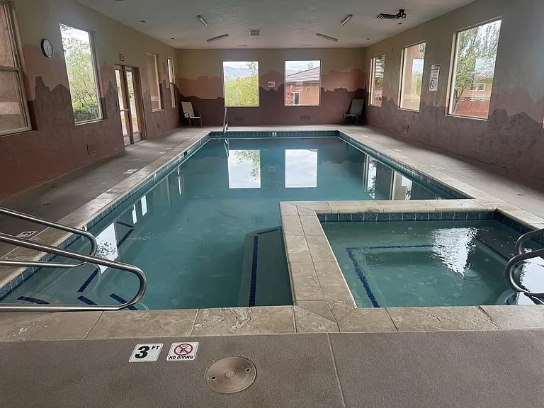 Year-round indoor pool & hot tub
