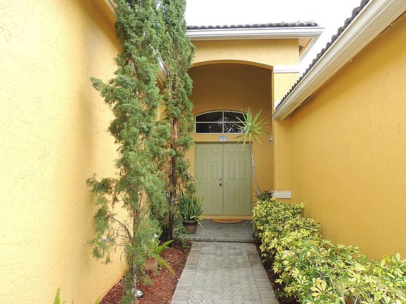 5th image of 641 Nandina Dr